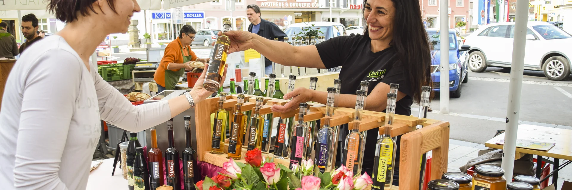 Regional Einkaufen am Bauernmarkt in Feldbach | © Bernhard Bergmann | Stadtgemeinde Feldbach