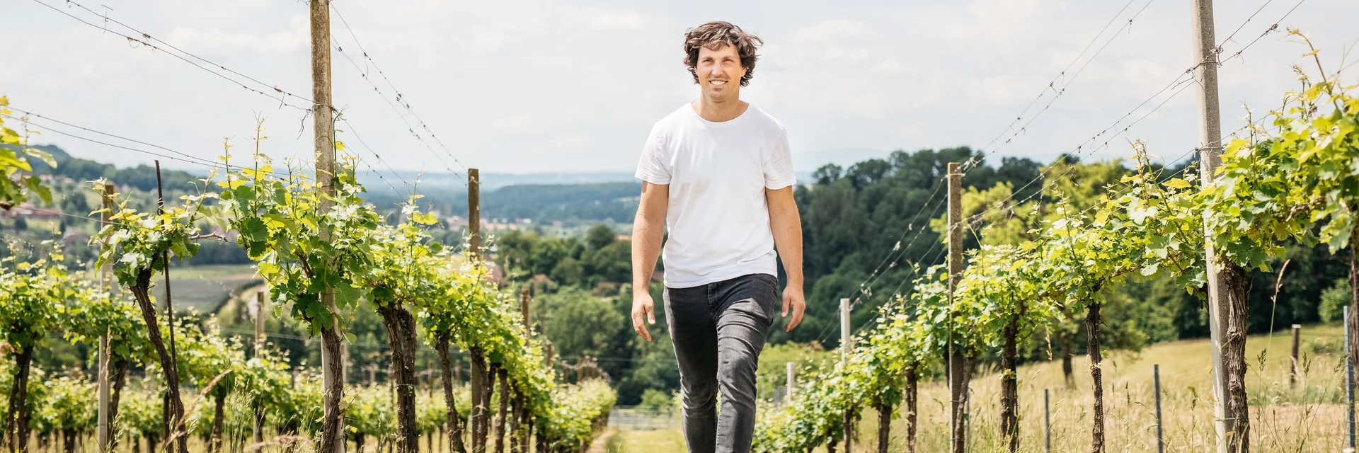 Lukas Jahn - Winzer im Vulkanland Steiermark | © Thermen- & Vulkanland Steiermark | Sebastian Friedl | © Thermen- & Vulkanland Steiermark | Sebastian Friedl Lukas Jahn - Winzer im Vulkanland Steiermark | © Thermen- & Vulkanland Steiermark | Sebastian Friedl | © Thermen- & Vulkanland Steiermark | Sebastian Friedl