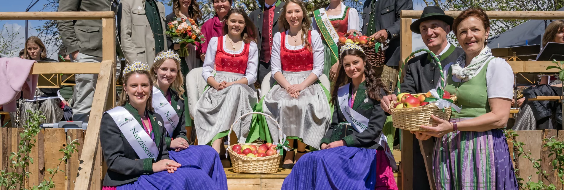 Apfelhoheiten beim Apfelblütenfest in der Oststeiermark