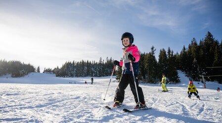 Kind beim Skifahren im Schneeland Wenigzell in der Oststeiermark | © TV Oststeiermark | Klaus Ranger