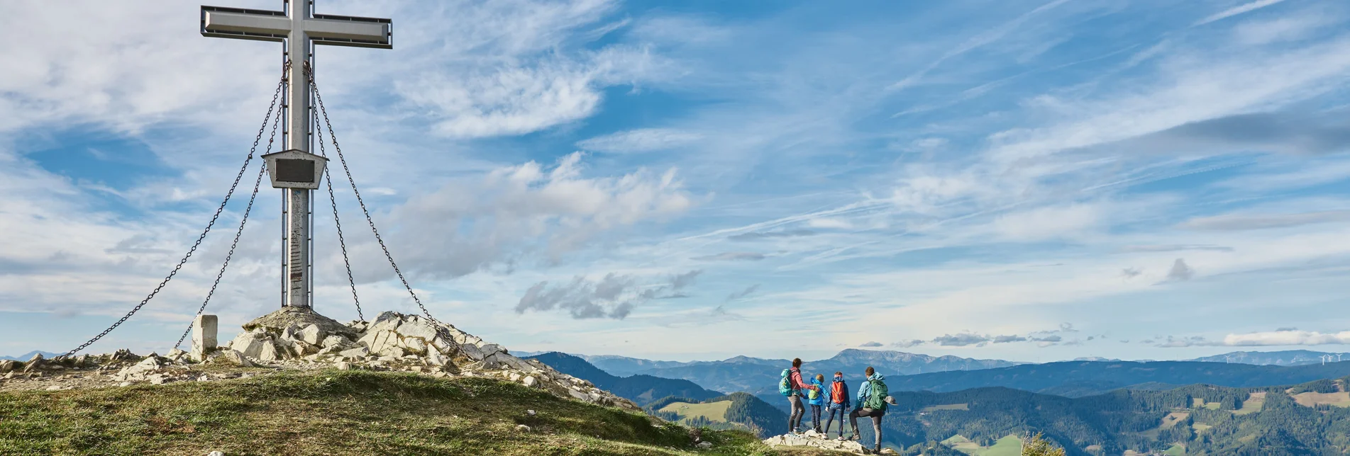 Wandern mit der Familie zum Gipfelkreuz auf der Teichalm | ©  Oststeiermark Tourismus | Markus Lang-Bichl