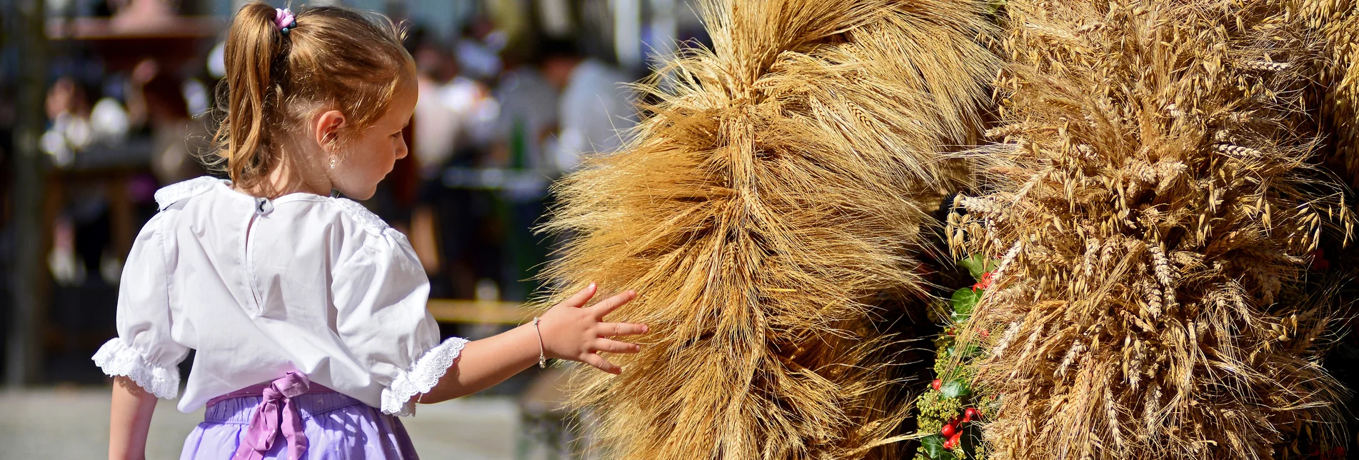 Harvest crown at the harvest festival in Hartberg | © Oststeiermark Tourismus | Christian Strassegger