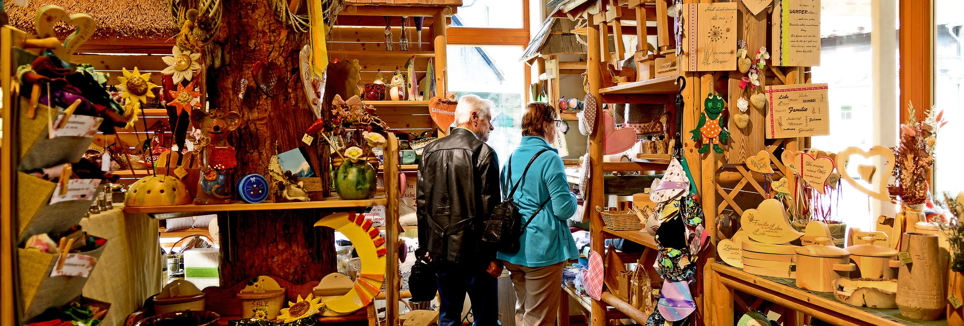 Souvenir store with arts and crafts at the "Stoani House of Music" in Gasen | © Oststeiermark Tourismus | Christian Strassegger