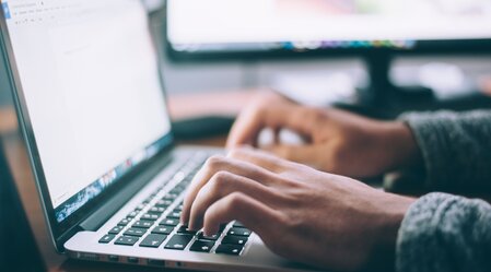 Laptop | © Unsplash | Glenn Carstens-Peters