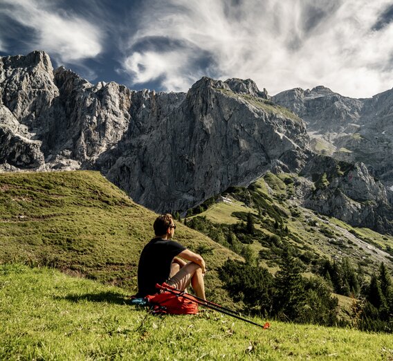 Wanderpause am Fuße des Dachstein | © STG | photo-austria.at