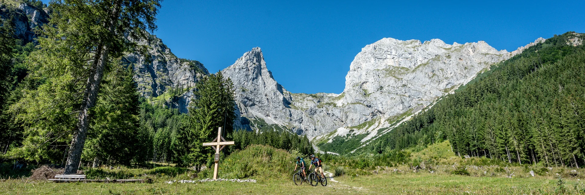 Mountainbiker beim Juliuskreuz in der Eisenerzer Ramsau | © STG | Jesse Streibl Mountainbiker beim Juliuskreuz in der Eisenerzer Ramsau | © STG | Jesse Streibl
