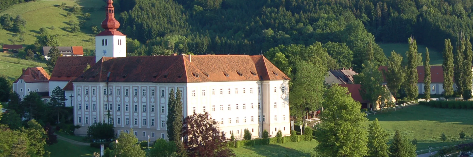 Schloss Piber | © Spanische Hofreitschule - Lipizzanergestüt Piber | © Spanische Hofreitschule - Lipizzanergestüt Piber Schloss Piber | © Spanische Hofreitschule - Lipizzanergestüt Piber | © Spanische Hofreitschule - Lipizzanergestüt Piber