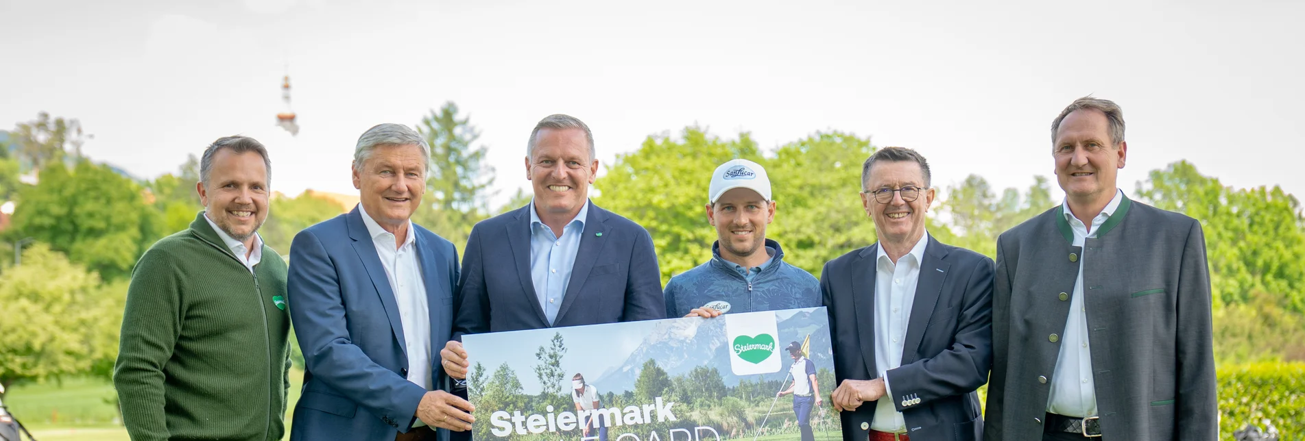 von links: STG-Geschäftsführer Michael Feiertag, Karl Fussi (Tourismusvorstand des Steirischen Golfverbandes), Landeshauptmann Mario Kunasek, Profispieler Lukas Nemecz, Dr. Kurt Klein (Präsident Steirischer Golfverband), Mag. Klaus Geyrhofer (Geschäftsführer Murhof Holding) von links: STG-Geschäftsführer Michael Feiertag, Karl Fussi (Tourismusvorstand des Steirischen Golfverbandes), Landeshauptmann Mario Kunasek, Profispieler Lukas Nemecz, Dr. Kurt Klein (Präsident Steirischer Golfverband), Mag. Klaus Geyrhofer (Geschäftsführer Murhof Holding)