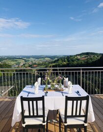 Brunch with a magnificent view | © Obstbau Haas | Kathrin Haas | © Obstbau Haas