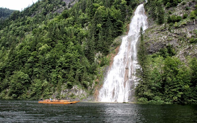 Schifffahrt, Grundlsee, Wasserfall Toplitzsee | © Astrid Eder