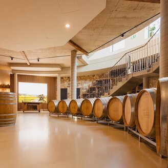 Wooden barrel cellar at winery Ulrich in St. Anna am Aigen | © Weinhof Ulrich