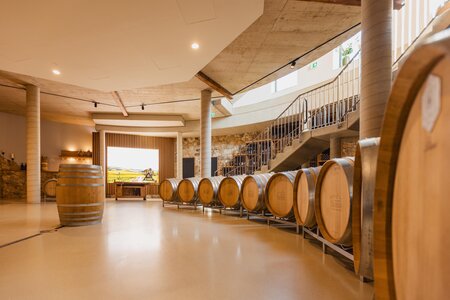 Wooden barrel cellar at winery Ulrich in St. Anna am Aigen | © Weinhof Ulrich