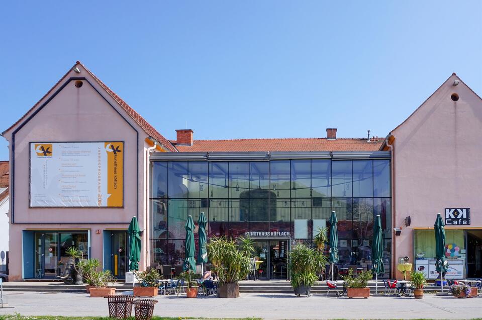 Kunsthaus Köflach mit Caféterrasse | © Katrin Schmiedbauer