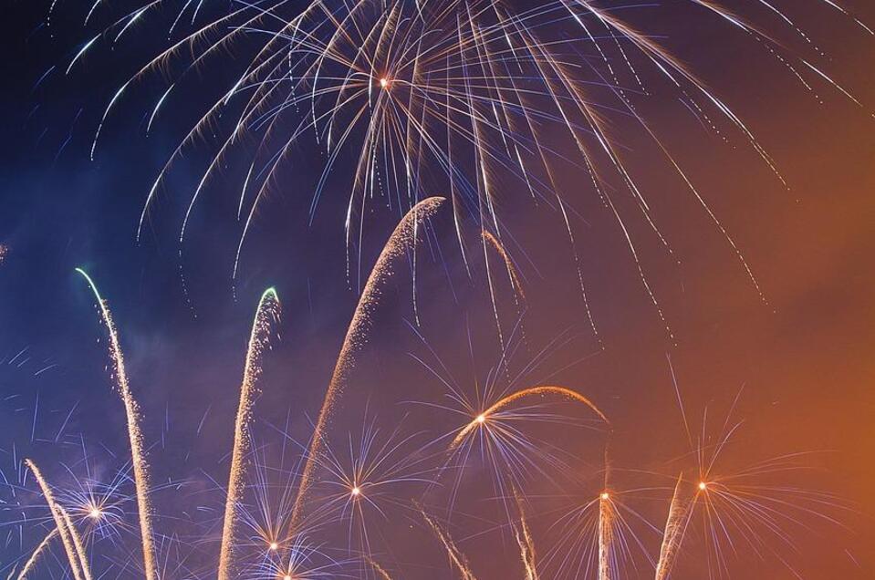 Silvesterraketen_Menschen_Oststeiermark | © Pixabay