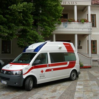 Red Cross car | © RK Lederer