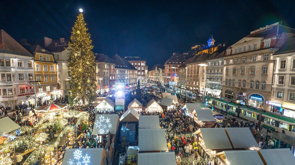 Christbaum-Illumination am Hauptplatz | © Stadt Graz - Foto Fischer Christbaum-Illumination am Hauptplatz | © Stadt Graz - Foto Fischer