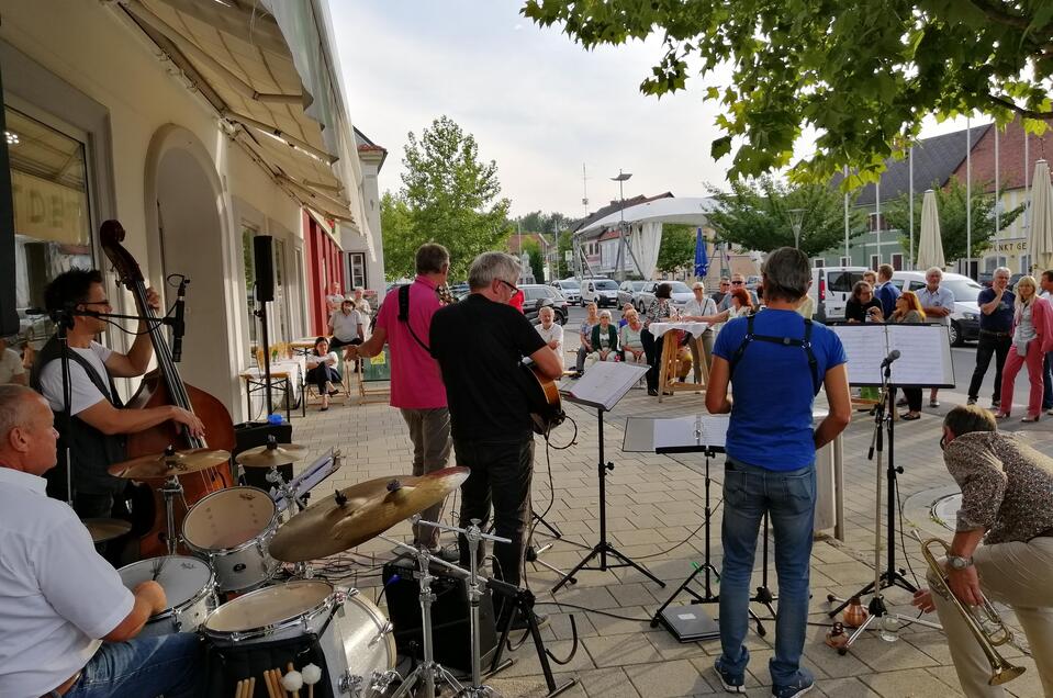 Konzert vor dem Kirchenwirt in Fehring | © Stadtgemeinde Fehring