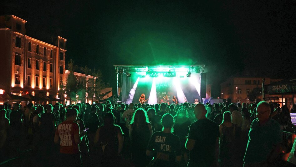 Bühne beim Daarkfest | © StadtBruck