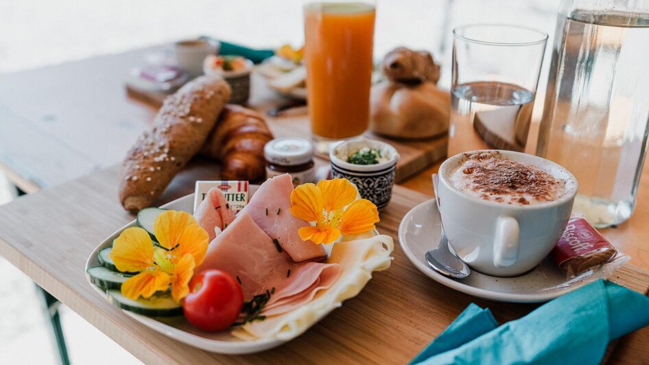 Reichhaltiges Frühstück am Kulm in Tauplitz | © Auszeit Ausseerland