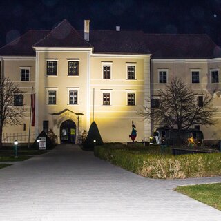 Wasserschloss Burgau bei Nacht | © Sandra Brünner