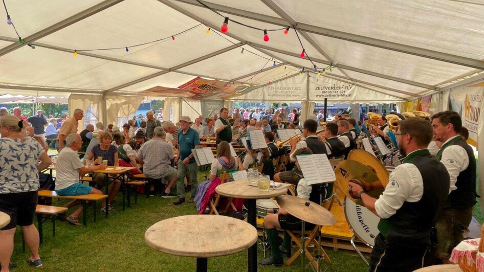Fetzenmarkt, Grundlsee, Festzelt | © FF Grundlsee