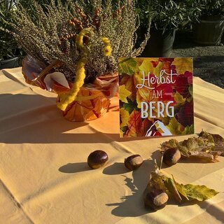 Tisch mit Kastanien | © Privat