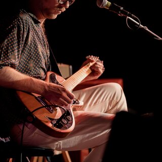 Gesang mit Gitarrenbegleitung | © TVB Südsteiermark – Achromatic Photography