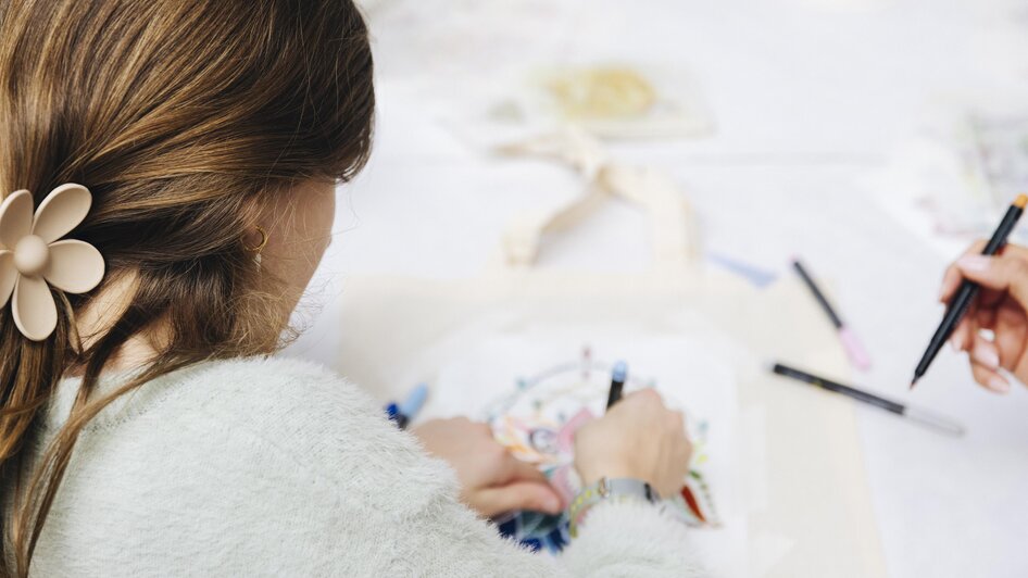 Künstlerin bei der Arbeit | © Franziska Freiwald