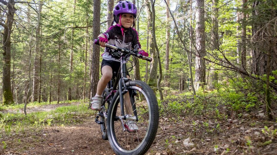 Mädchen am Bike 3Eiben Kids Bike Park | 3Eiben Kids Bike Park | © 3Eiben Kids Bike Park Mädchen am Bike 3Eiben Kids Bike Park | © 3Eiben Kids Bike Park