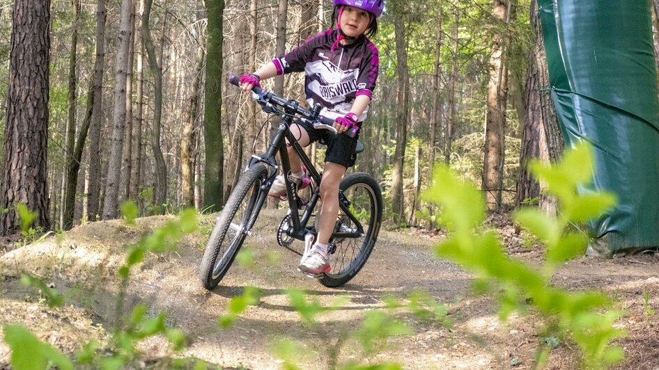 Mädchen am Bike 2 3Eiben Kids Bike Park | 3Eiben Kids Bike Park | © 3Eiben Kids Bike Park Mädchen am Bike 2 3Eiben Kids Bike Park | © 3Eiben Kids Bike Park