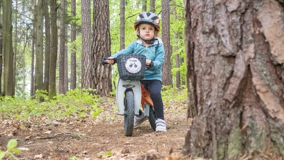 kleines Kind am Bike 3Eiben Kids Bike Park | 3Eiben Kids Bike Park | © 3Eiben Kids Bike Park kleines Kind am Bike 3Eiben Kids Bike Park | © 3Eiben Kids Bike Park