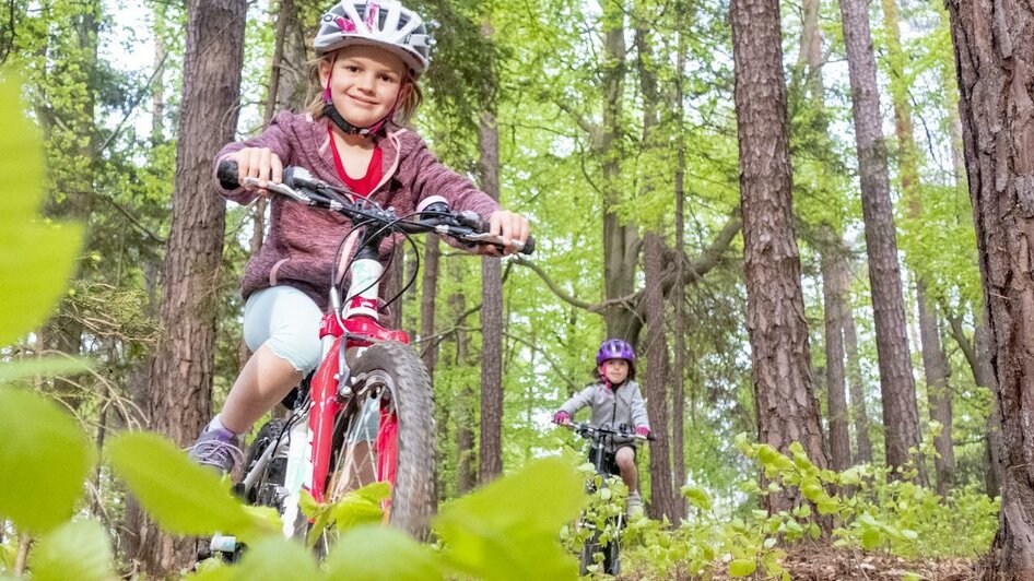 lächelndes Kind 3Eiben Kids Bike Park | 3Eiben Kids Bike Park | © 3Eiben Kids Bike Park lächelndes Kind 3Eiben Kids Bike Park | © 3Eiben Kids Bike Park