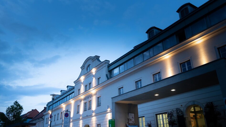 Auszeit Hotel bei Nacht | Mesic | © Auszeit-Hotel St. Lambrecht Auszeit Hotel bei Nacht | © Auszeit-Hotel St. Lambrecht