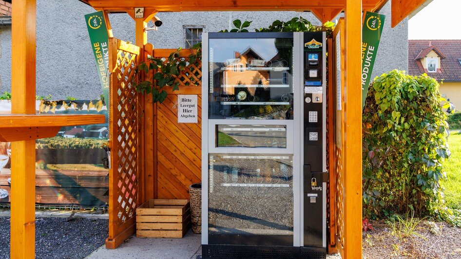Buchenschank Zach Getränkeautomat im Freien | © TV Region Graz-Harry Schiffer Buchenschank Zach Getränkeautomat im Freien | © TV Region Graz-Harry Schiffer