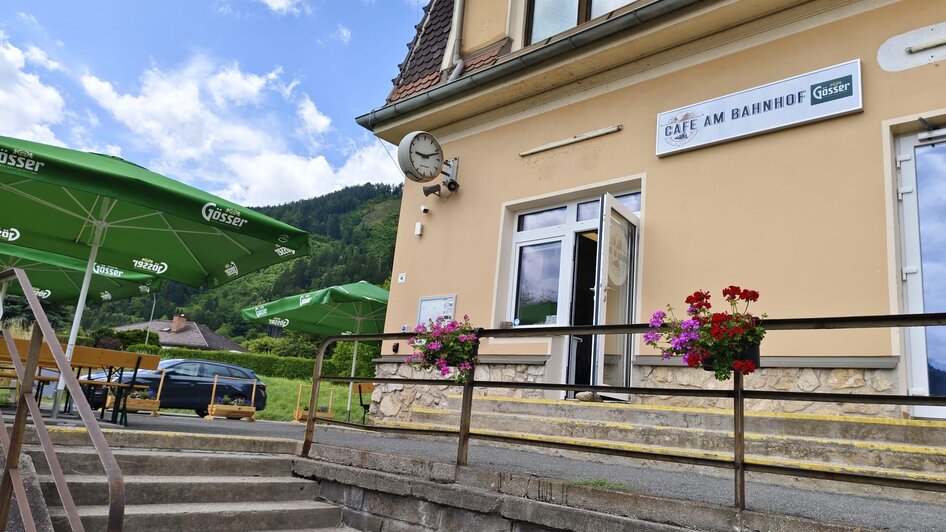 Cafe am Bahnhof - Zugang | © SV Hinterberg