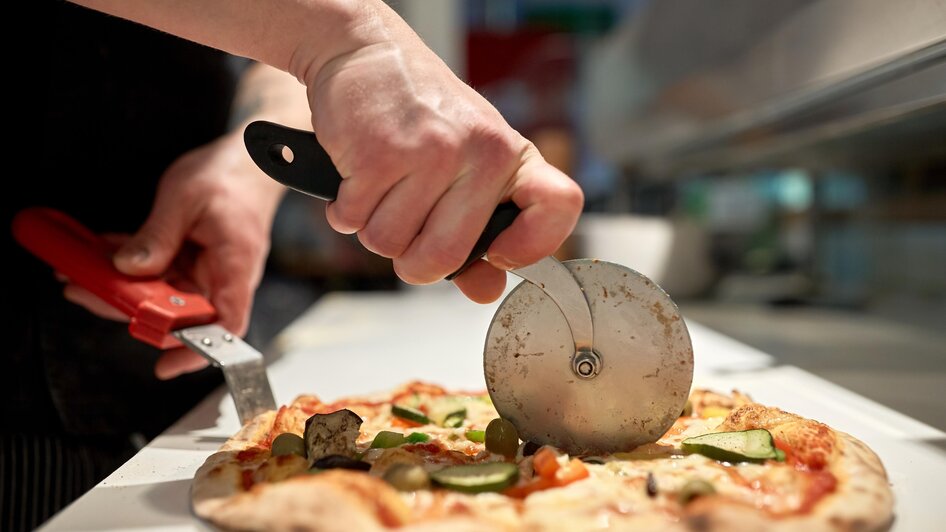 Frisch gebackene Pizza | © AdobeStock_152717580