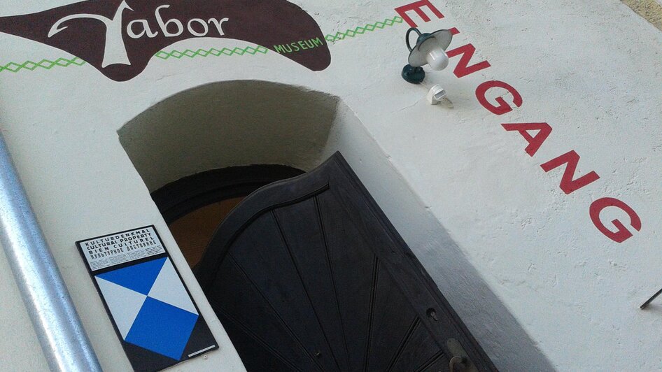 Eingang Museum im Tabor | © Spiritour.at