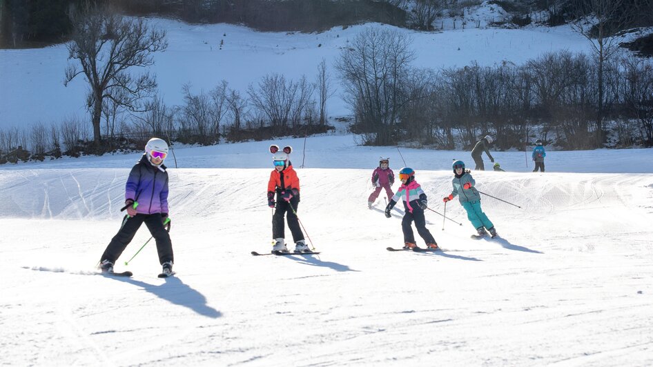 Kinder beim Skifahren | © Tourismusverband Murau