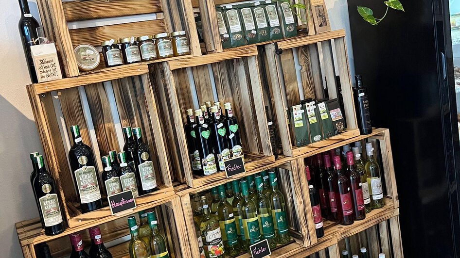 Fiedler's Bauernstüberl mit Bauernladen-Wein | © Maria Eskic