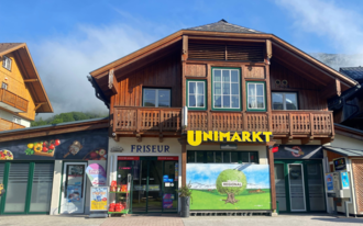Friseur Kamm & Schere, Grundlsee, Eingang | © Bettina Scheck
