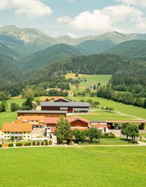 Hacknerhof-Ansicht1-Murtal-Steiermark | © Fam. Offenbacher | Fam. Offenbacher | © Fam. Offenbacher