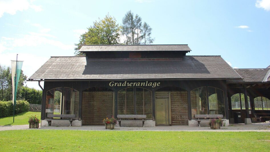 Gradieranlage, Altaussee, Frontalansicht | Viola Lechner | © Viola Lechner Gradieranlage, Altaussee, Frontalansicht | © Viola Lechner