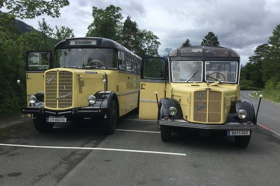 Oldtimer, Altaussee, 2 Busse | Dr. Herbert Werner | © Dr. Herbert Werner HCW Verkehrsbetriebe - Oldtimerfahrten - Impression #1 | © Dr. Herbert Werner