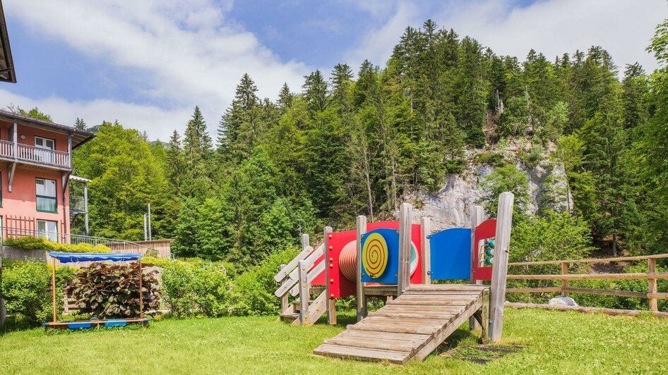 Jufa, Altaussee, Spielbereich Garten | JUFA Hotels | © JUFA Hotels Jufa, Altaussee, Spielbereich Garten | © JUFA Hotels