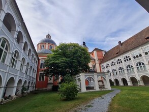War Memorial Pöllau_Courtyard_Eastern Styria | © Gottfried Rohrhofer