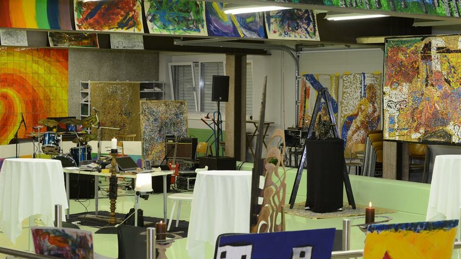 Atelier im Schwimmbad, Ausstellungseröffnung | Kulturinitiative Kürbis Wies | © Kulturinitiative Kürbis Wies Atelier im Schwimmbad, Ausstellungseröffnung | © Kulturinitiative Kürbis Wies