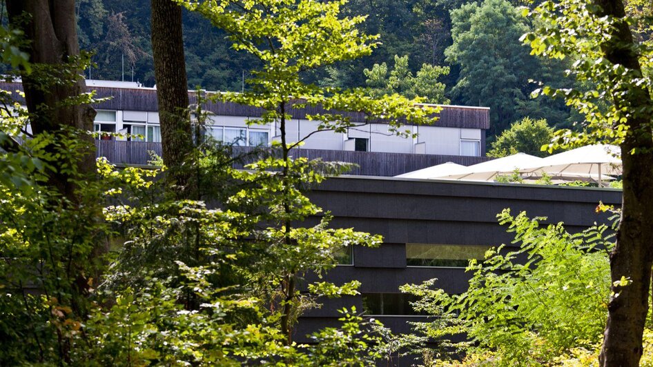 Blick zur Therme der Ruhe im Kurpark | © Thermen- & Vulkanland