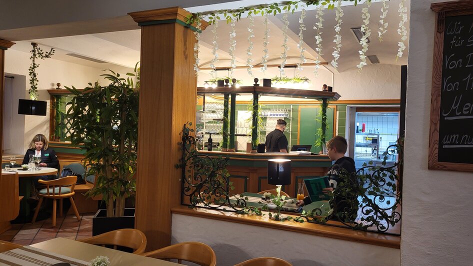 Gastsube mit Bar