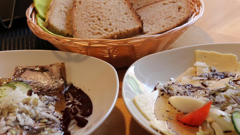 Salate beim Mostwirtshaus Riebenbauer in Wiesenhöf | © Kräuterregion Wechselland / Oststeiermark Tourismus