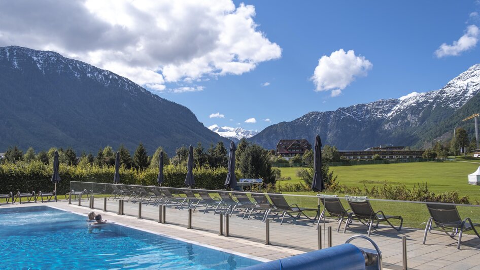 outdoor pool ©Thomas Lahnsteiner-3